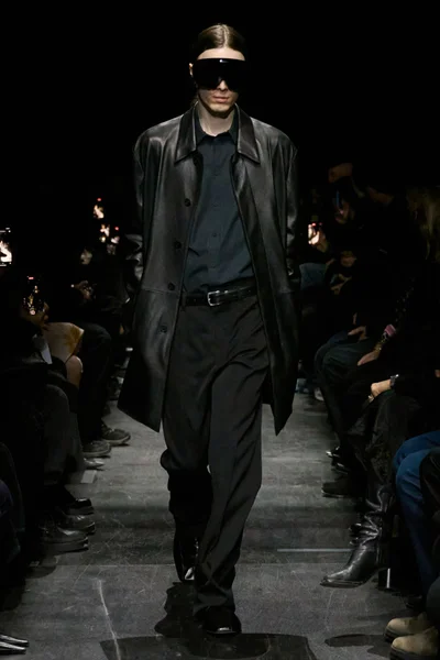 Look 15